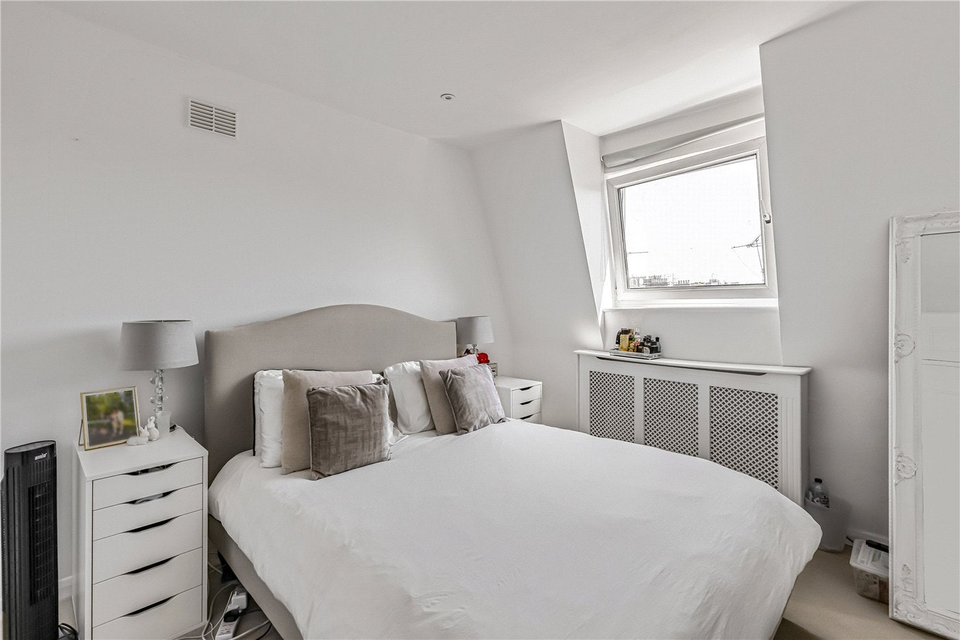 Flat Crookham Road in Greater London