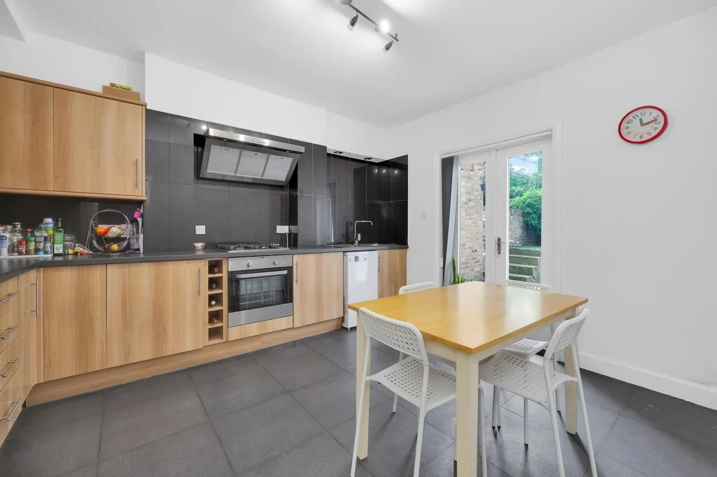 Flat Gloucester Avenue in Greater London