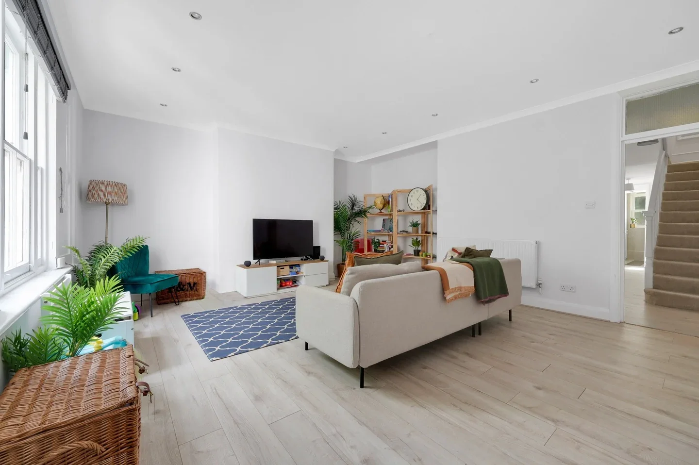 Flat Gloucester Avenue in Greater London