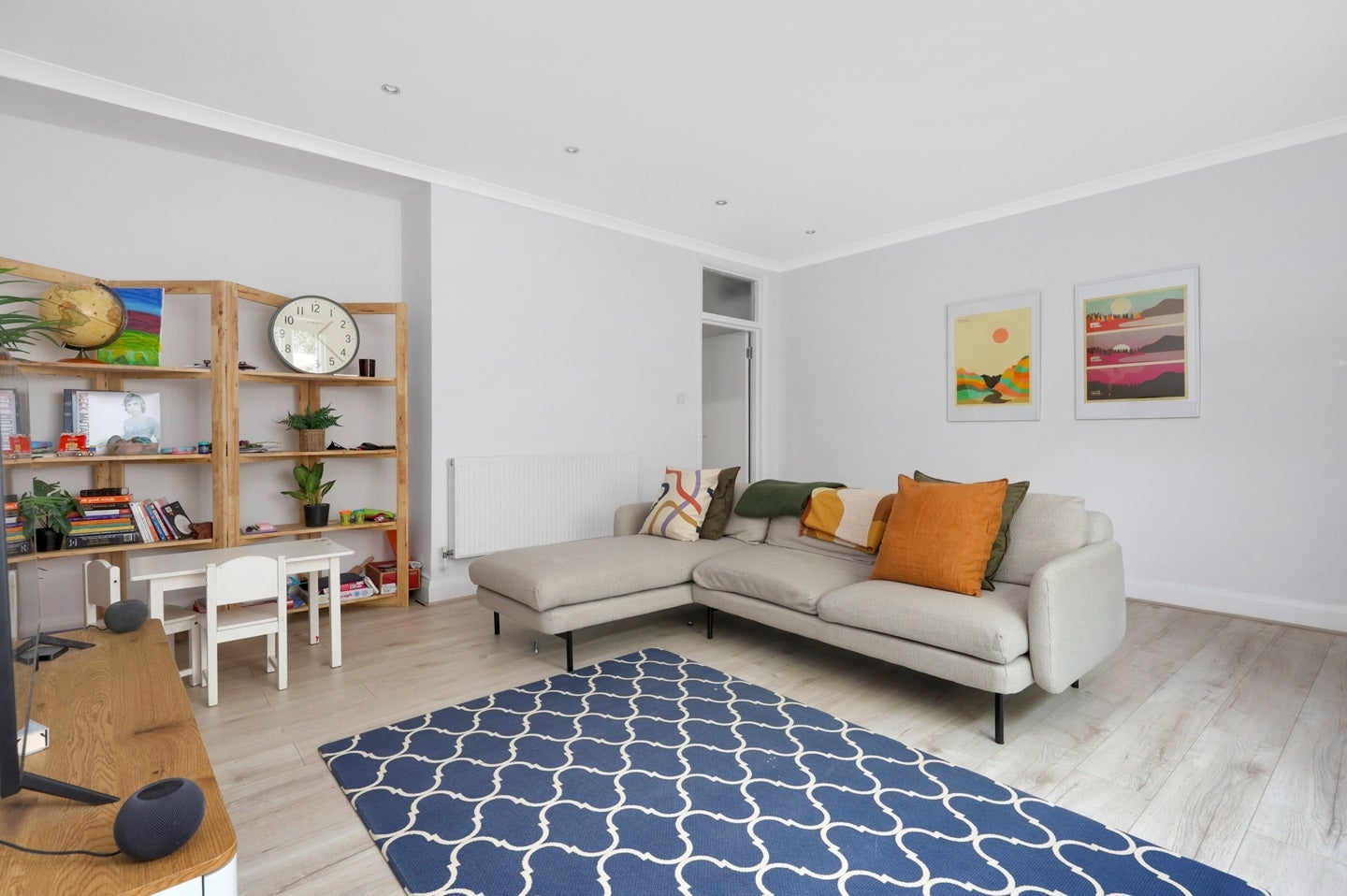 Flat Gloucester Avenue in Greater London