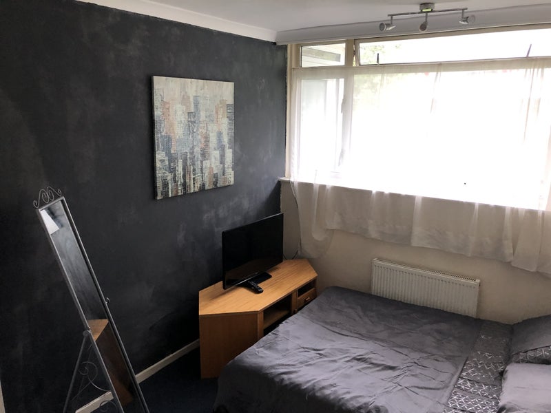 Room Churchill Gardens Road in City of Westminster