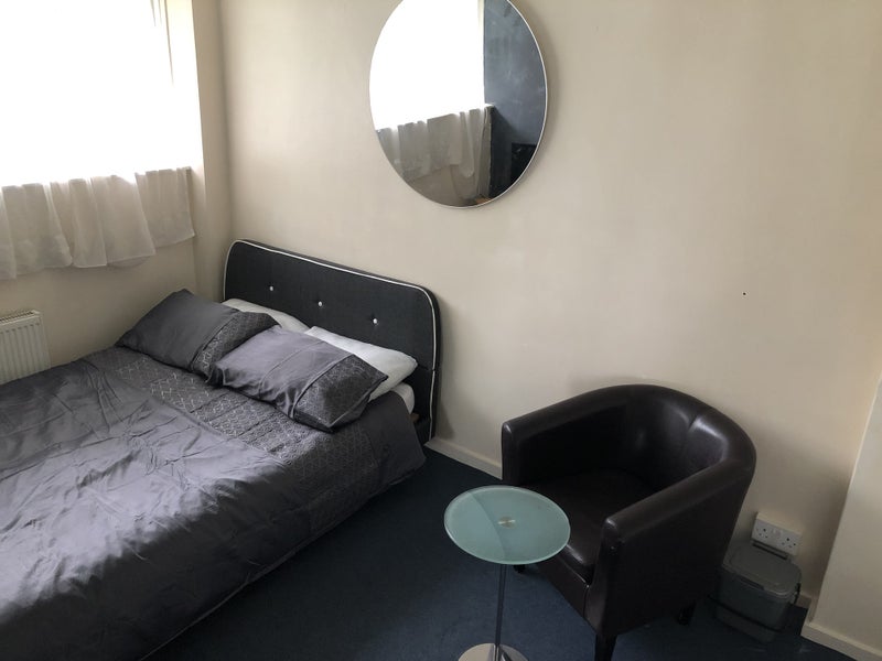 Room Churchill Gardens Road in City of Westminster