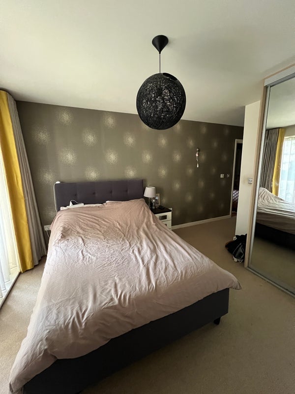 Room Crowder Street in Greater London