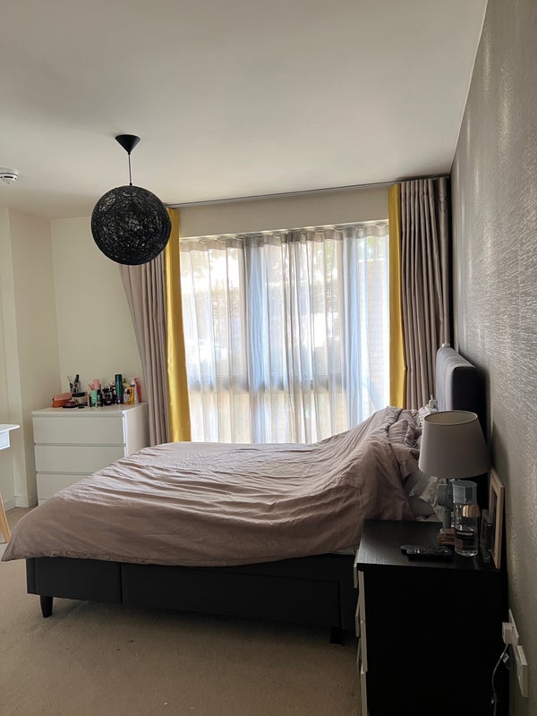 Room Crowder Street in Greater London