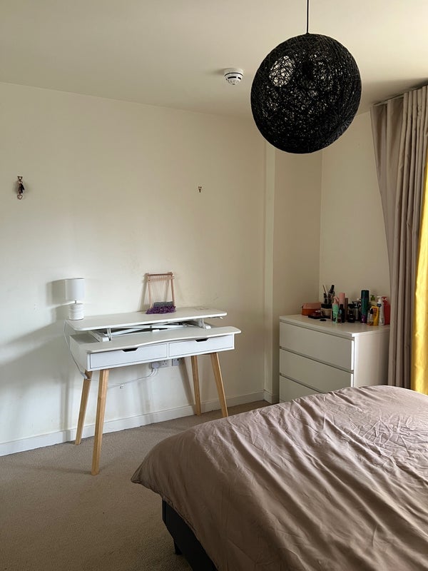 Room Crowder Street in Greater London