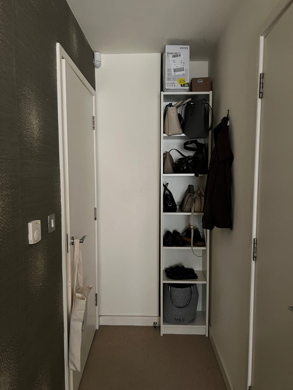 Room Crowder Street in Greater London