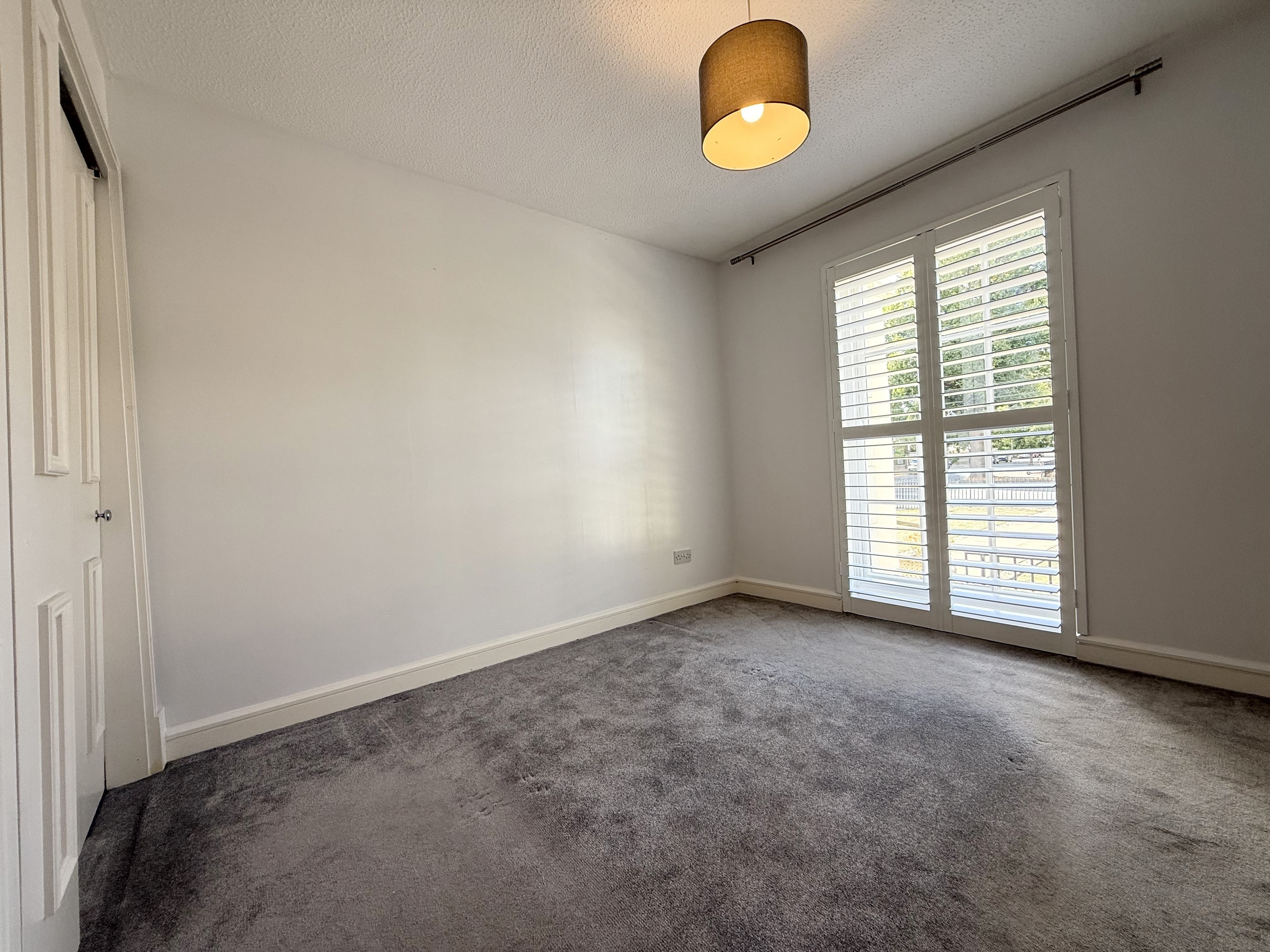 Flat Bath Road in Cheltenham