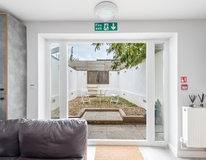 Room Oval Road in Greater London