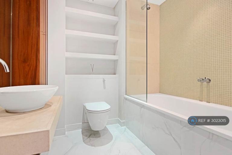 Flat Fairmont Avenue in Greater London