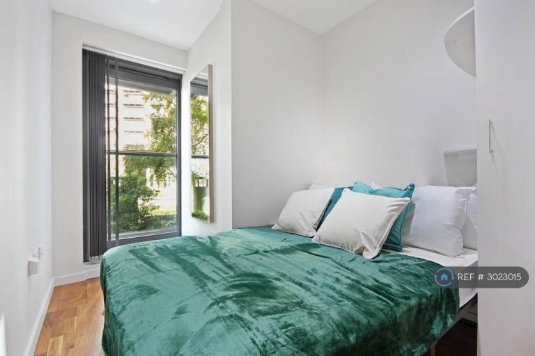 Flat Fairmont Avenue in Greater London