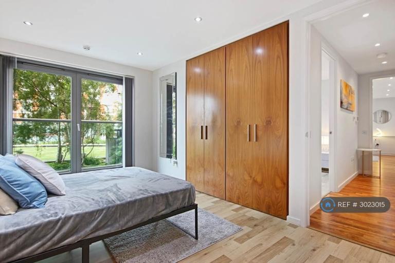 Flat Fairmont Avenue in Greater London