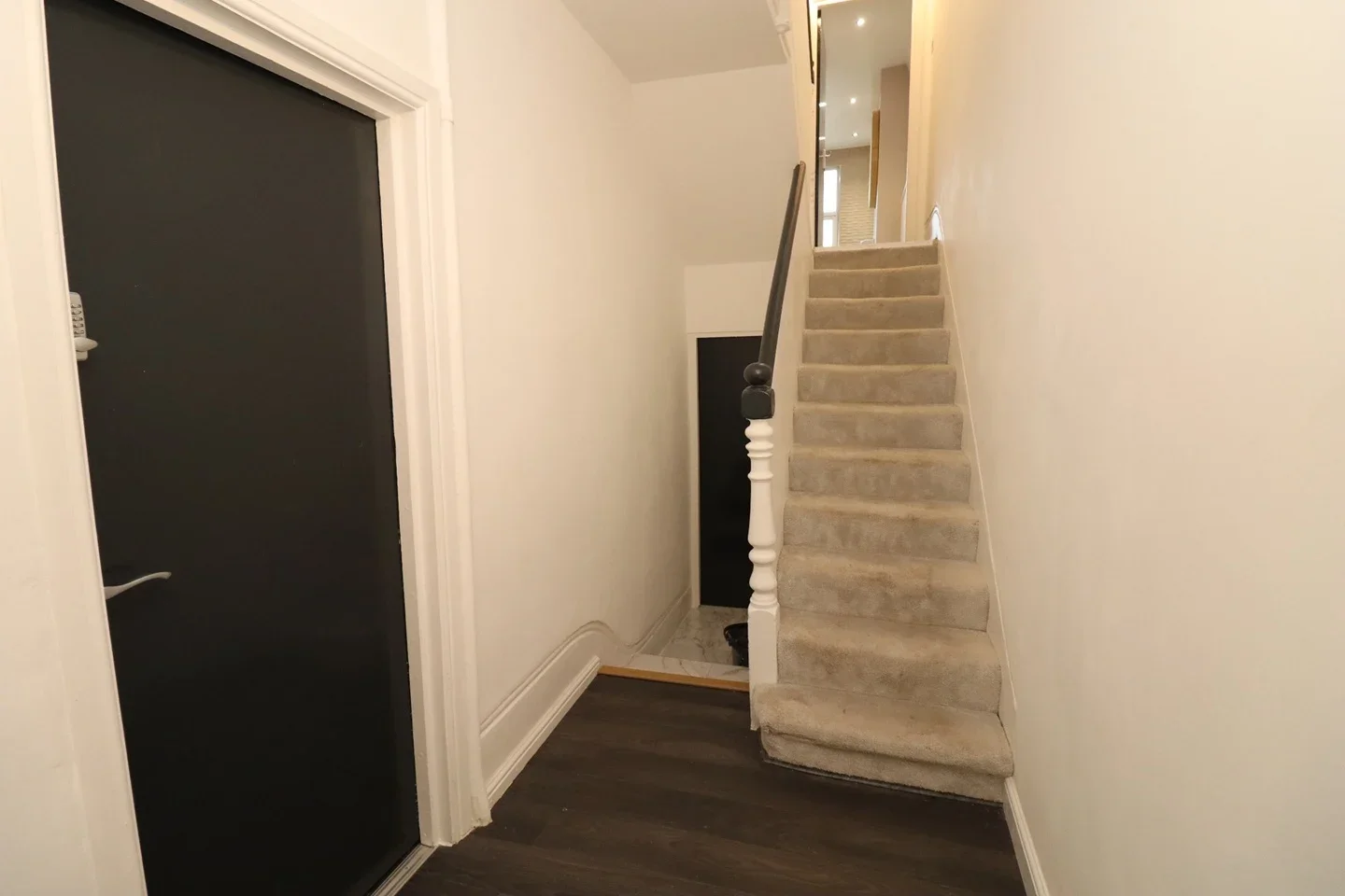 Room Ravenshaw Street in Greater London