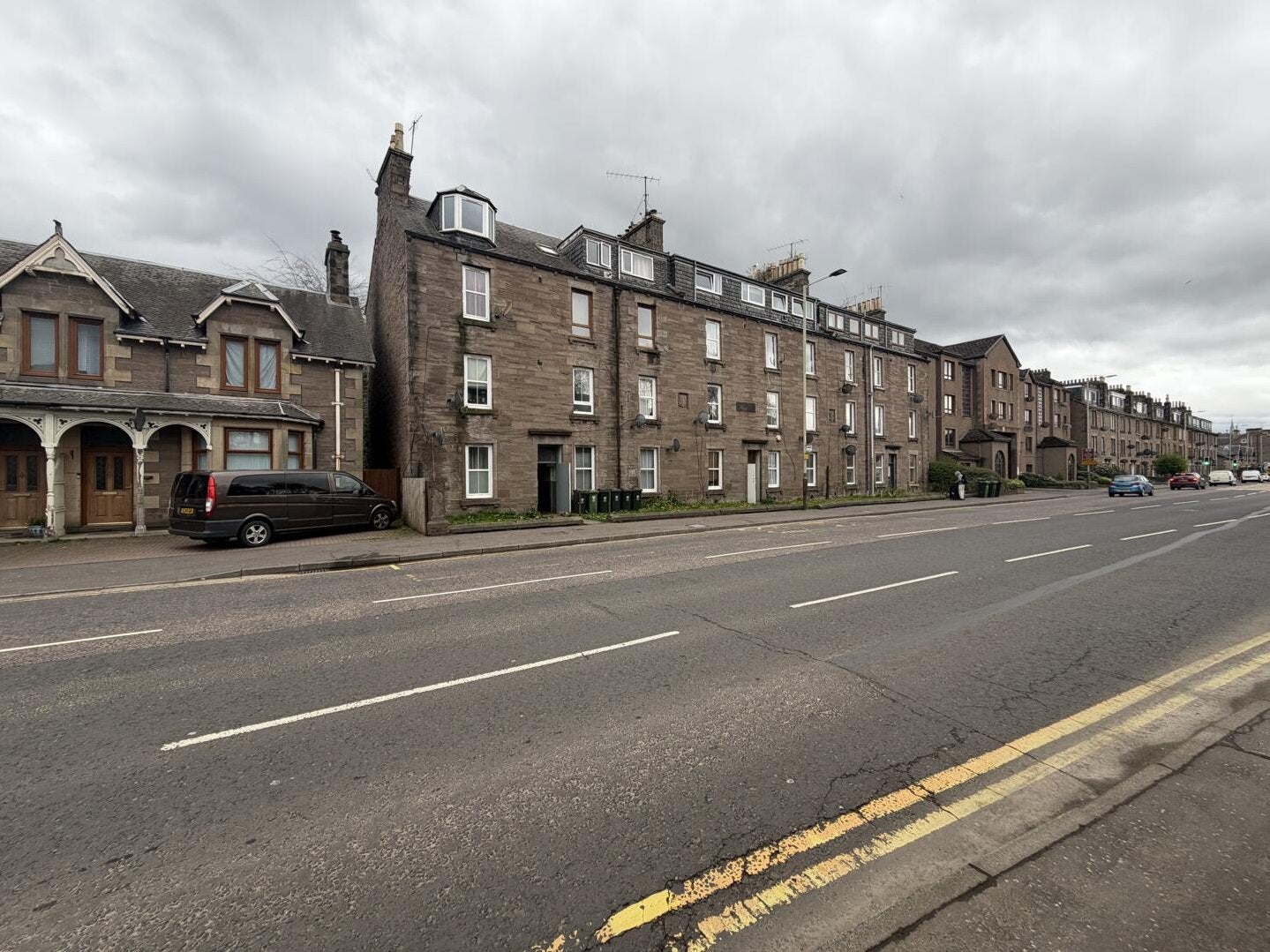Flat Dunkeld Road in Perth