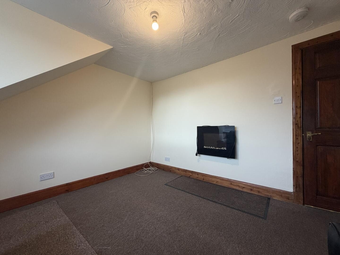 Flat Dunkeld Road in Perth