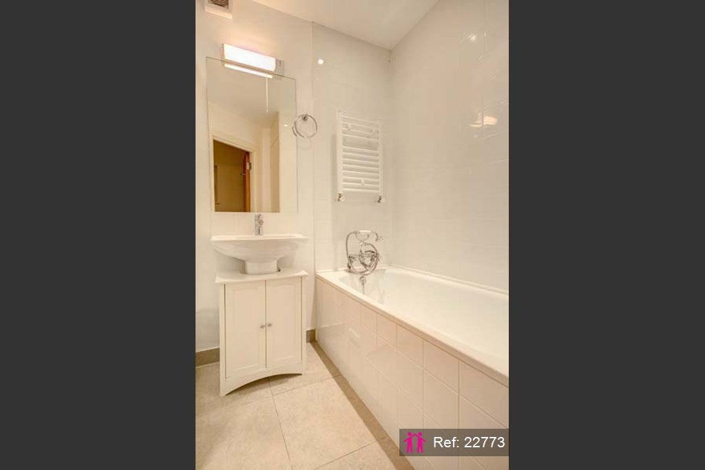 Flat Bankton Road in Greater London