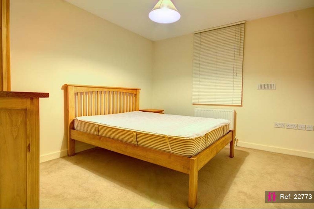 Flat Bankton Road in Greater London