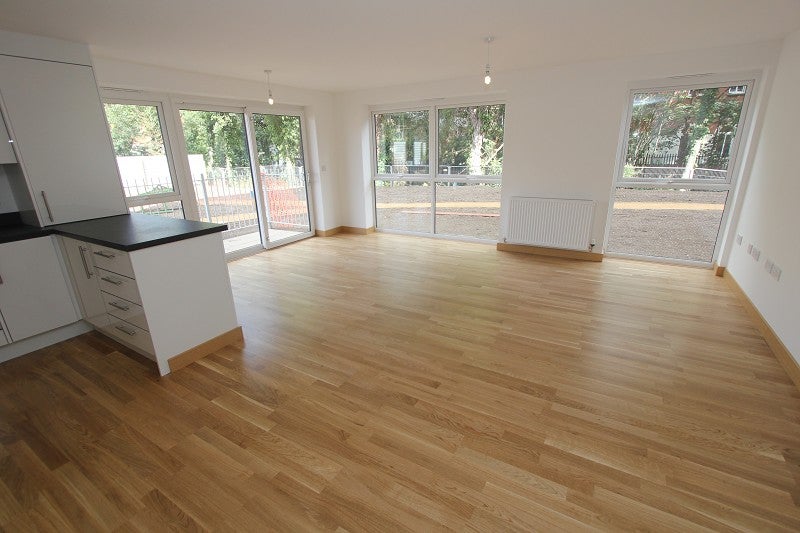 Flat Zodiac Close in Greater London