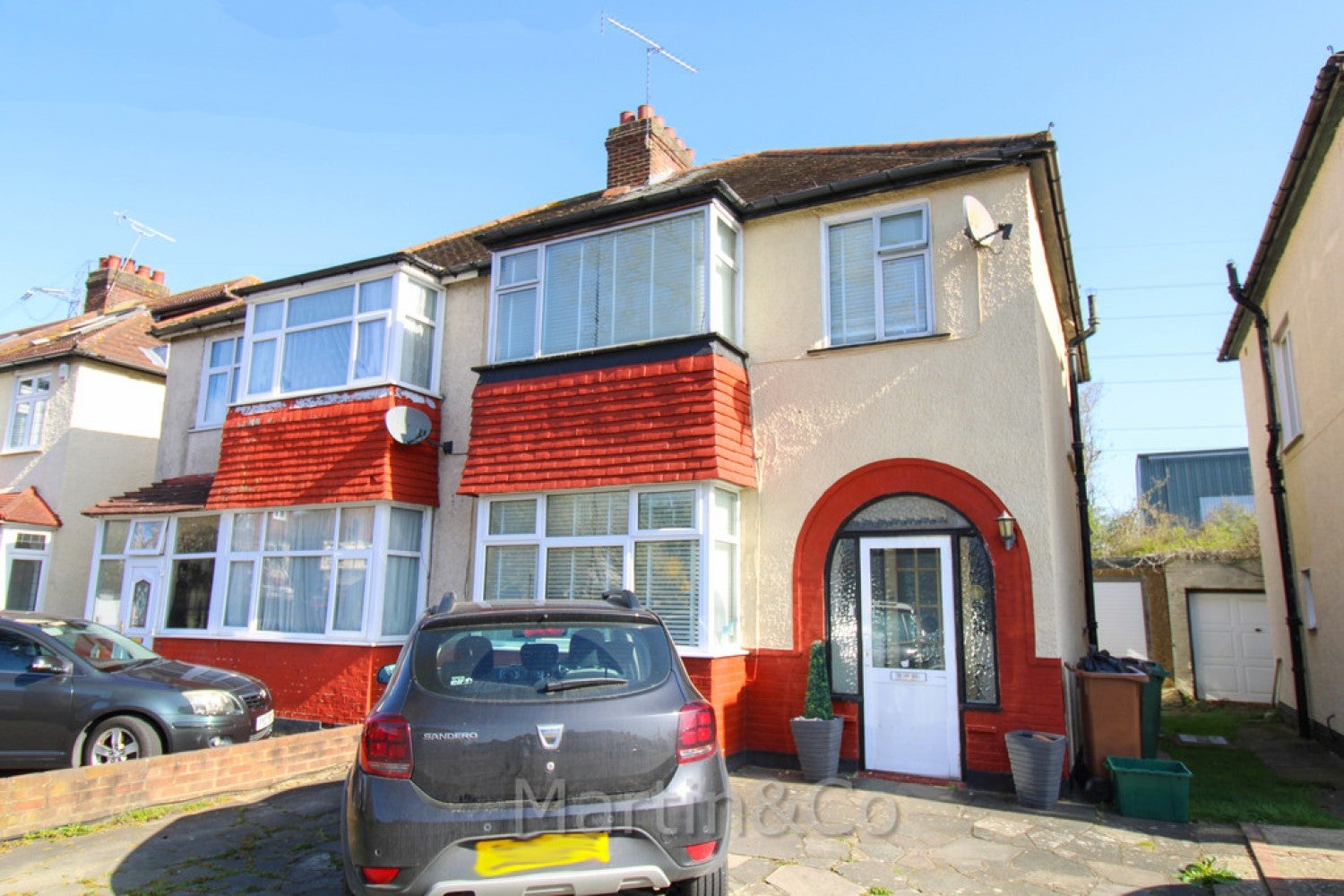 House Hamilton Avenue in Greater London