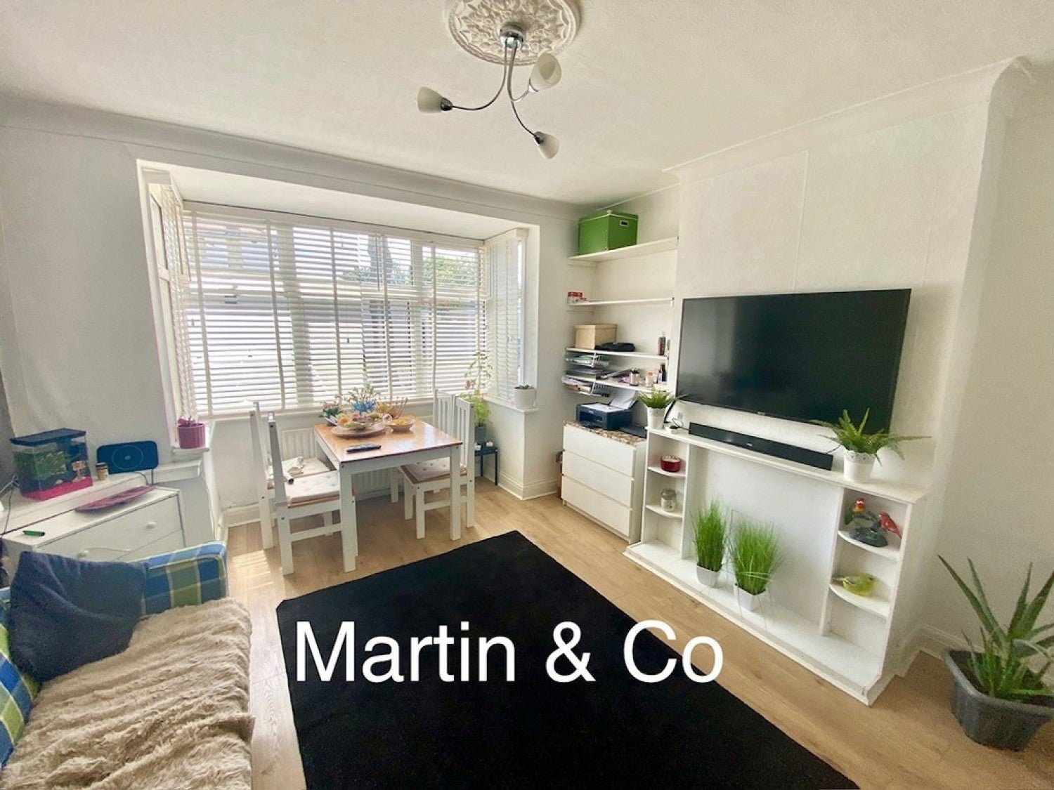 House Hamilton Avenue in Greater London