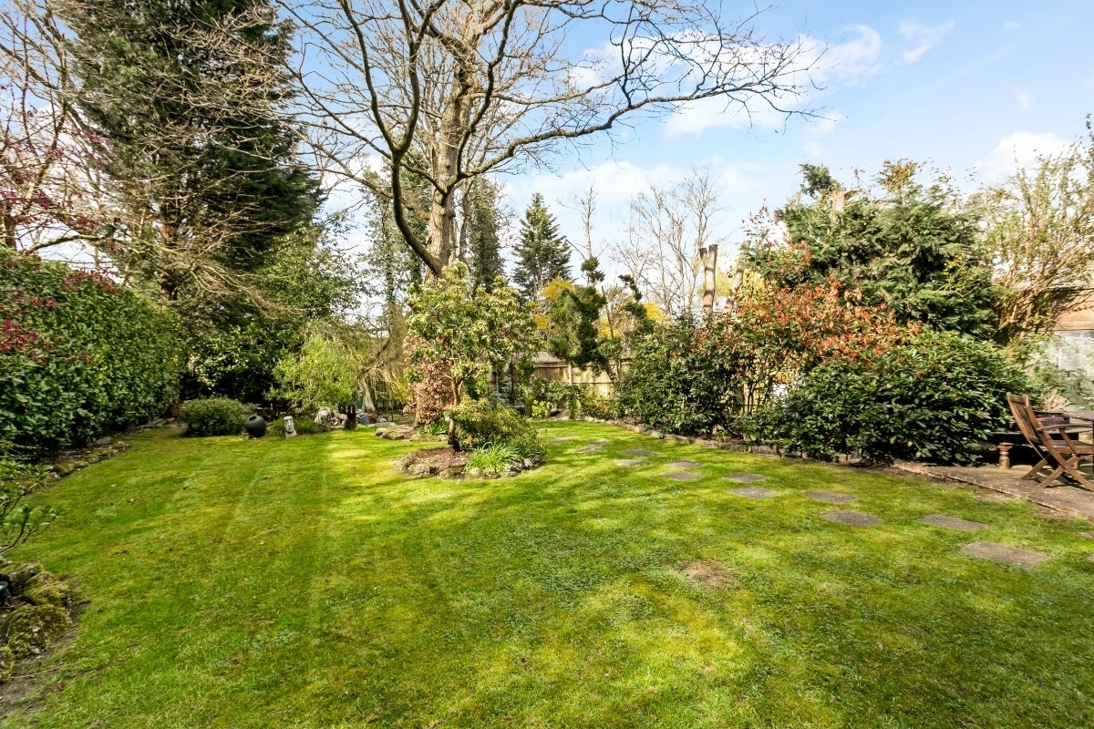 House Grove Farm Lane in Greater London