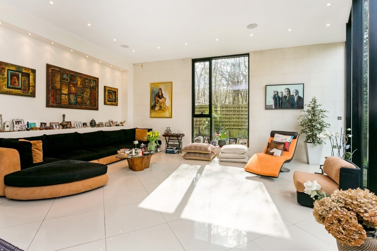 House Grove Farm Lane in Greater London