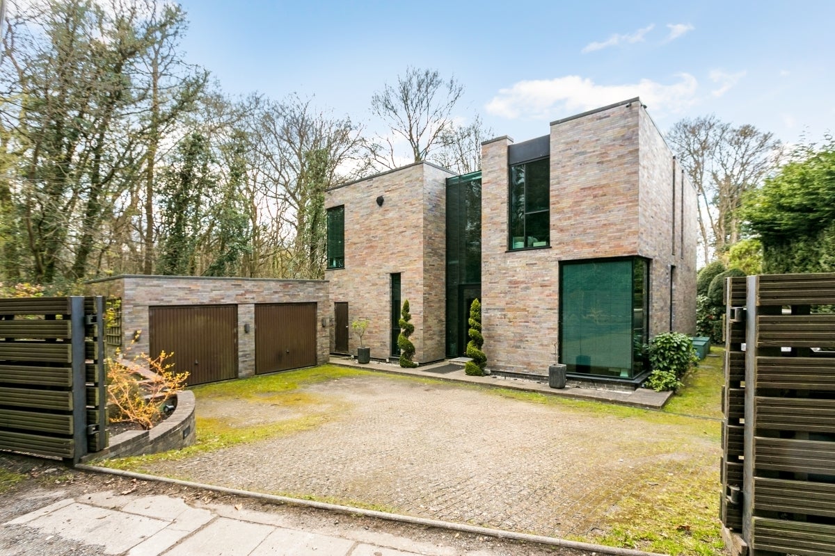 House Grove Farm Lane in Greater London