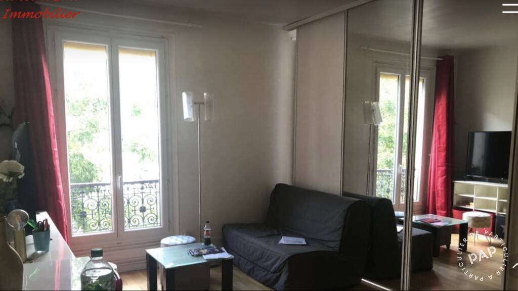 Flat Place du Maréchal de Lattre de Tassigny in Paris