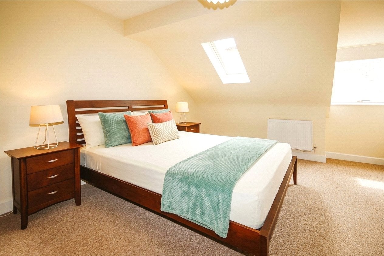 Flat Hinton Road in Bristol
