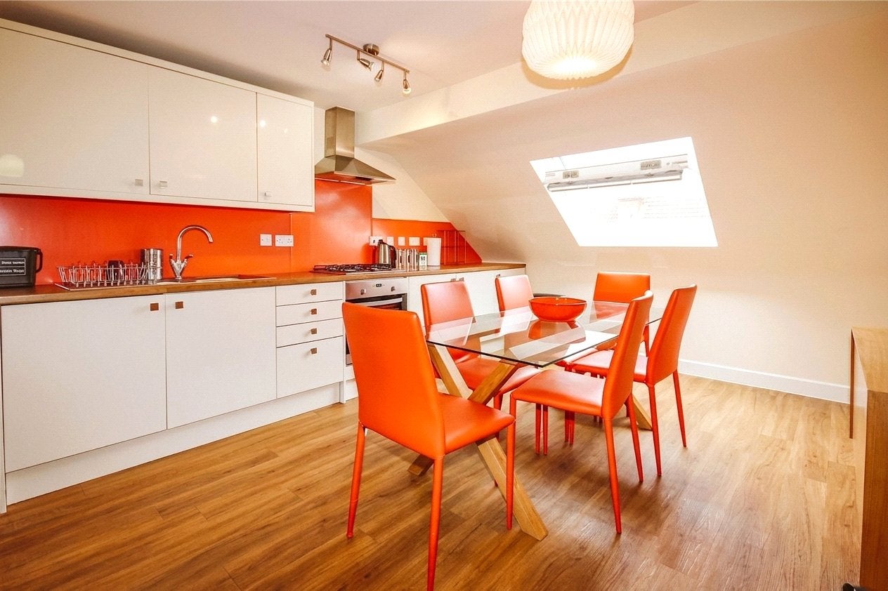 Flat Hinton Road in Bristol