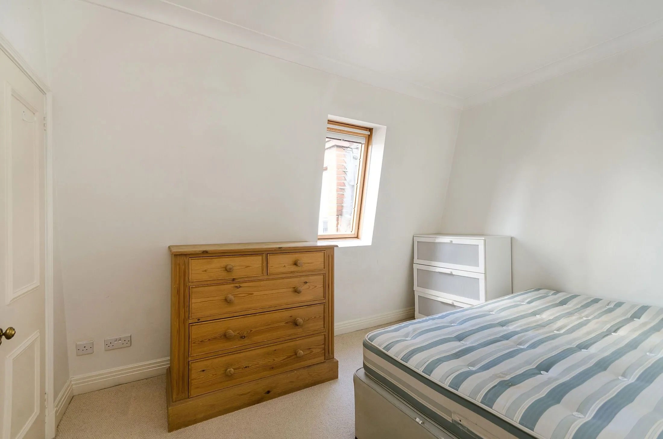 Flat Harrington Gardens in Greater London
