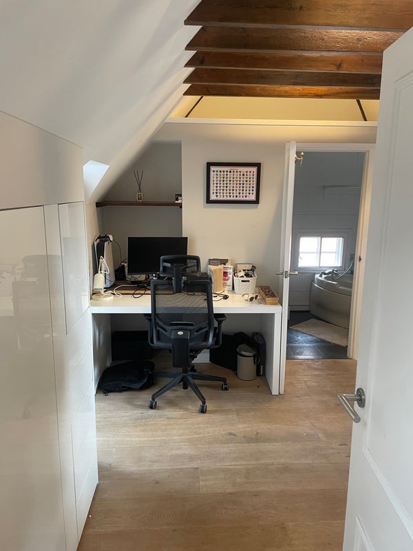 Room North Common Road in Greater London