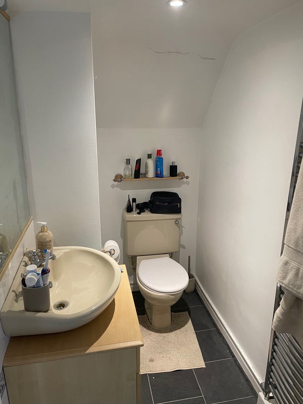 Room North Common Road in Greater London