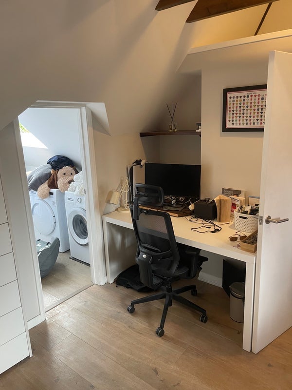 Room North Common Road in Greater London