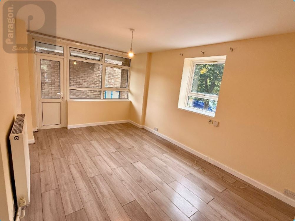 Flat Old Kenton Lane in Greater London