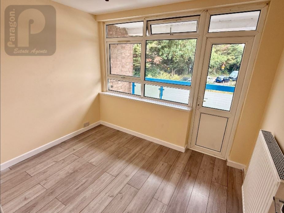 Flat Old Kenton Lane in Greater London