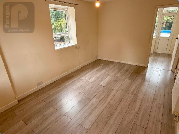 Flat Old Kenton Lane in Greater London