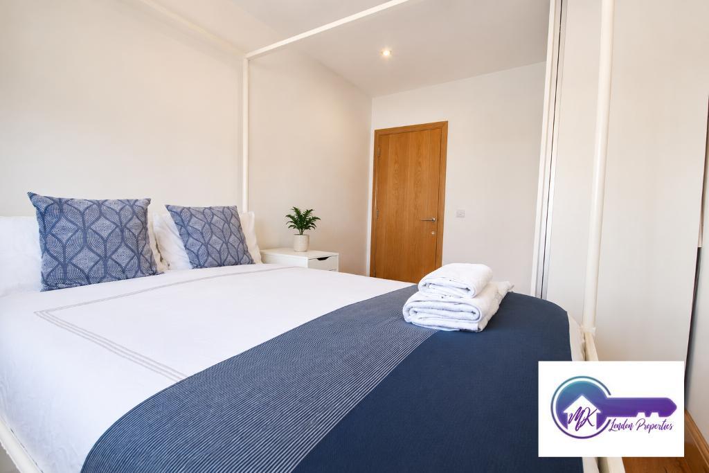 Flat Ironmonger Row in Greater London