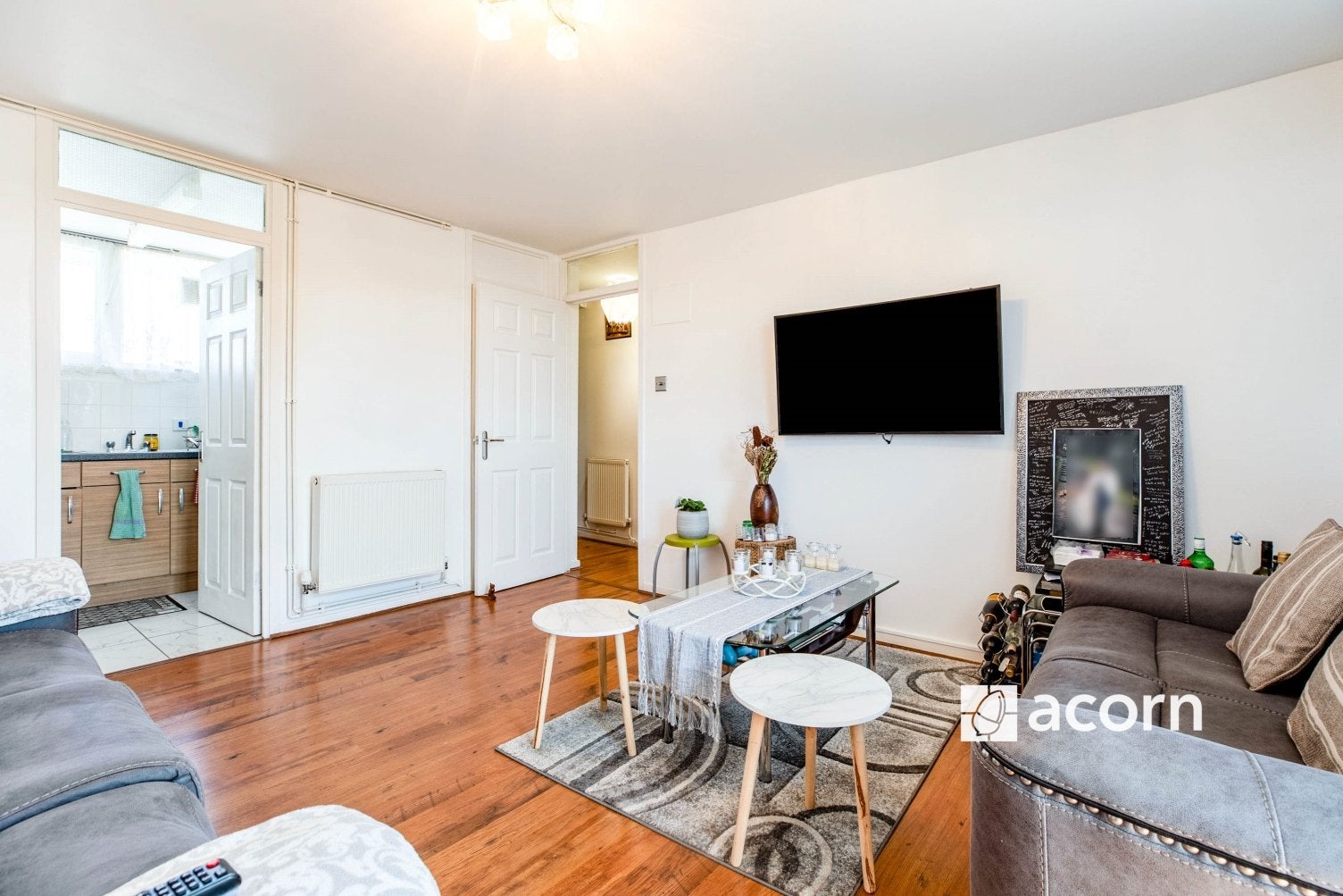 Flat Blenheim Gardens in Greater London