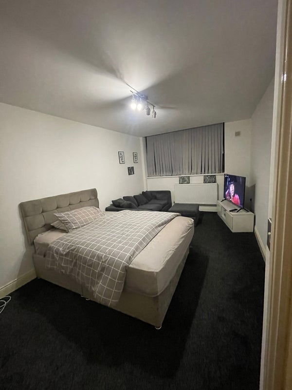 Room Lostock Road in Trafford