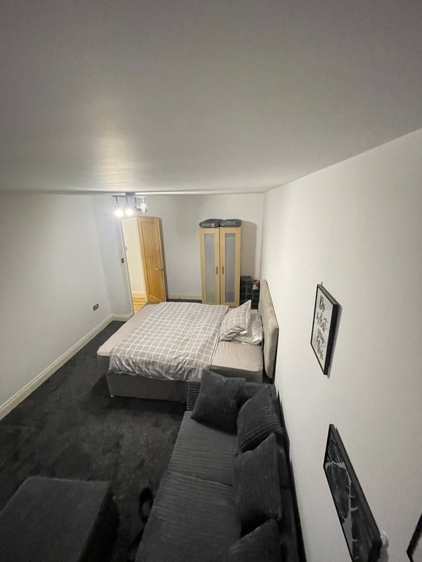 Room Lostock Road in Trafford