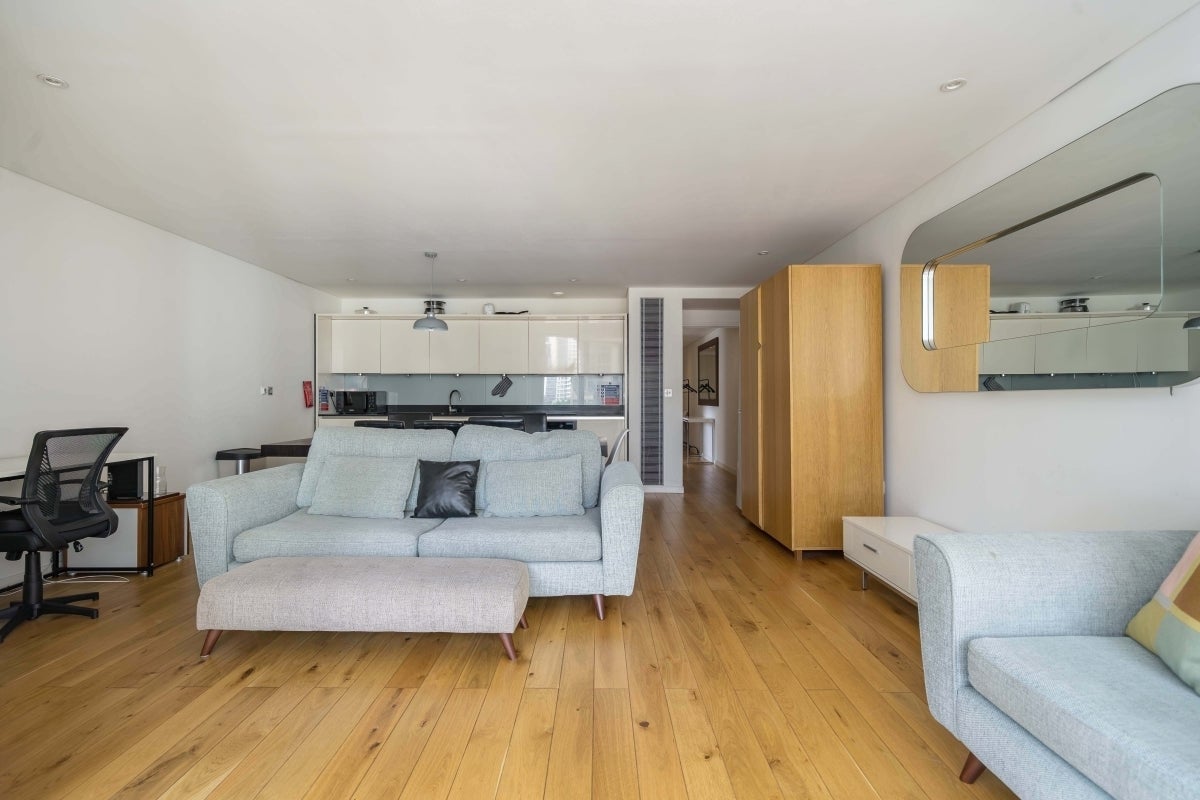 Flat Hermitage Street in City of Westminster