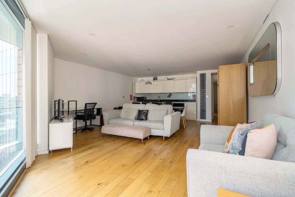 Flat Hermitage Street in City of Westminster