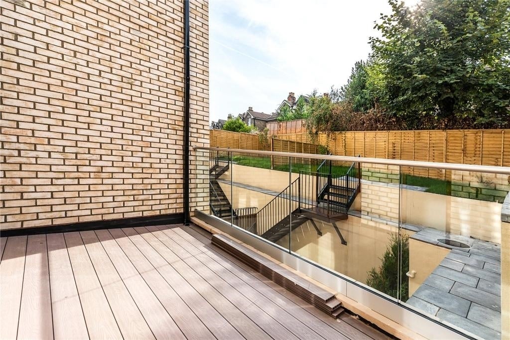 Flat East Dulwich Grove in Greater London