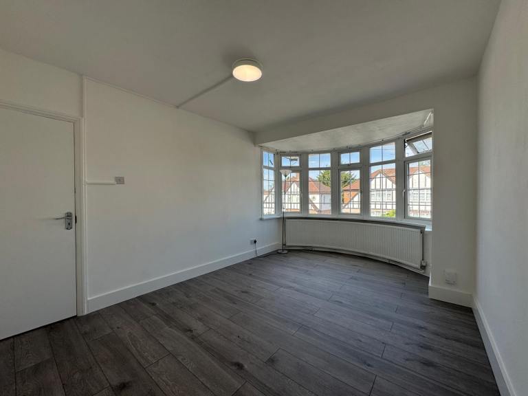 Flat Bishop Ken Road in Greater London