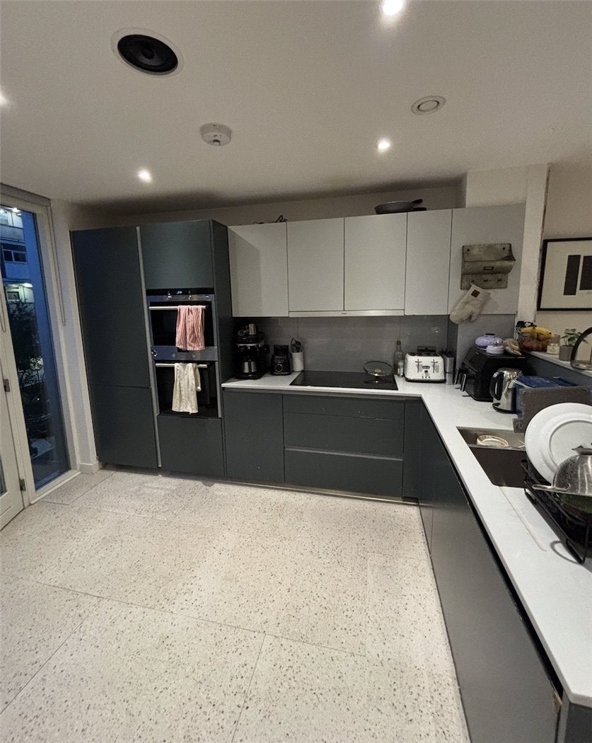 Flat Britannia Walk in Greater London