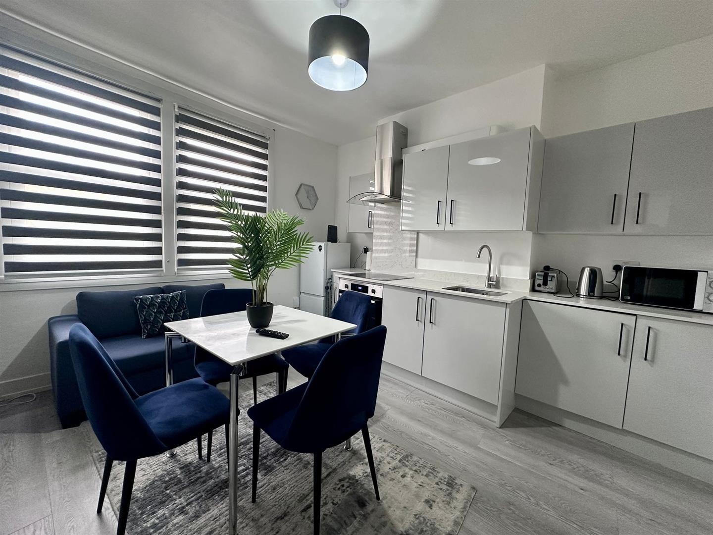 Flat Carlingford Road in Greater London