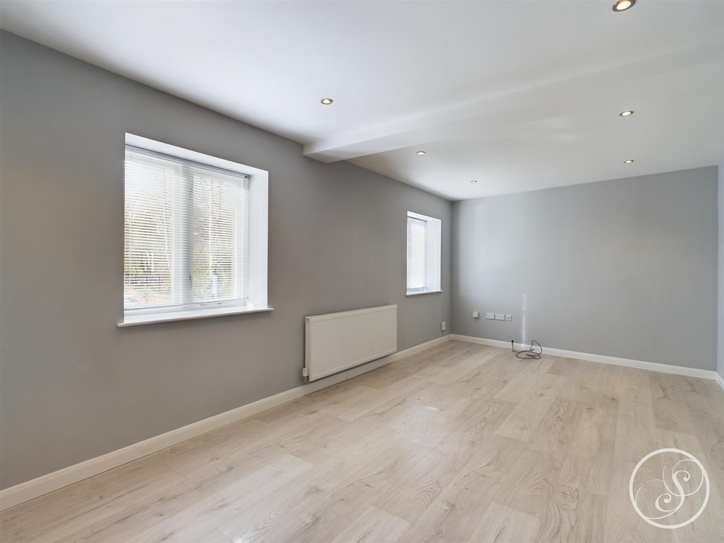 House Woodhouse Cliff in Leeds