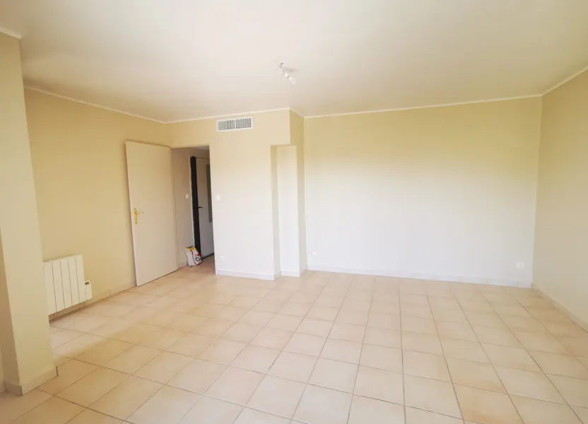 Flat Avenue Gabriel Péri in Villeneuve-lès-Avignon
