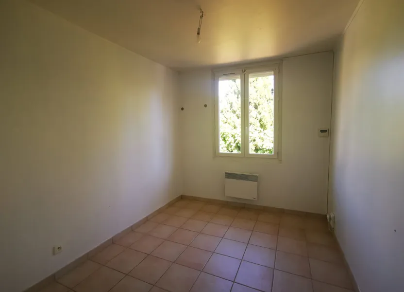 Flat Avenue Gabriel Péri in Villeneuve-lès-Avignon
