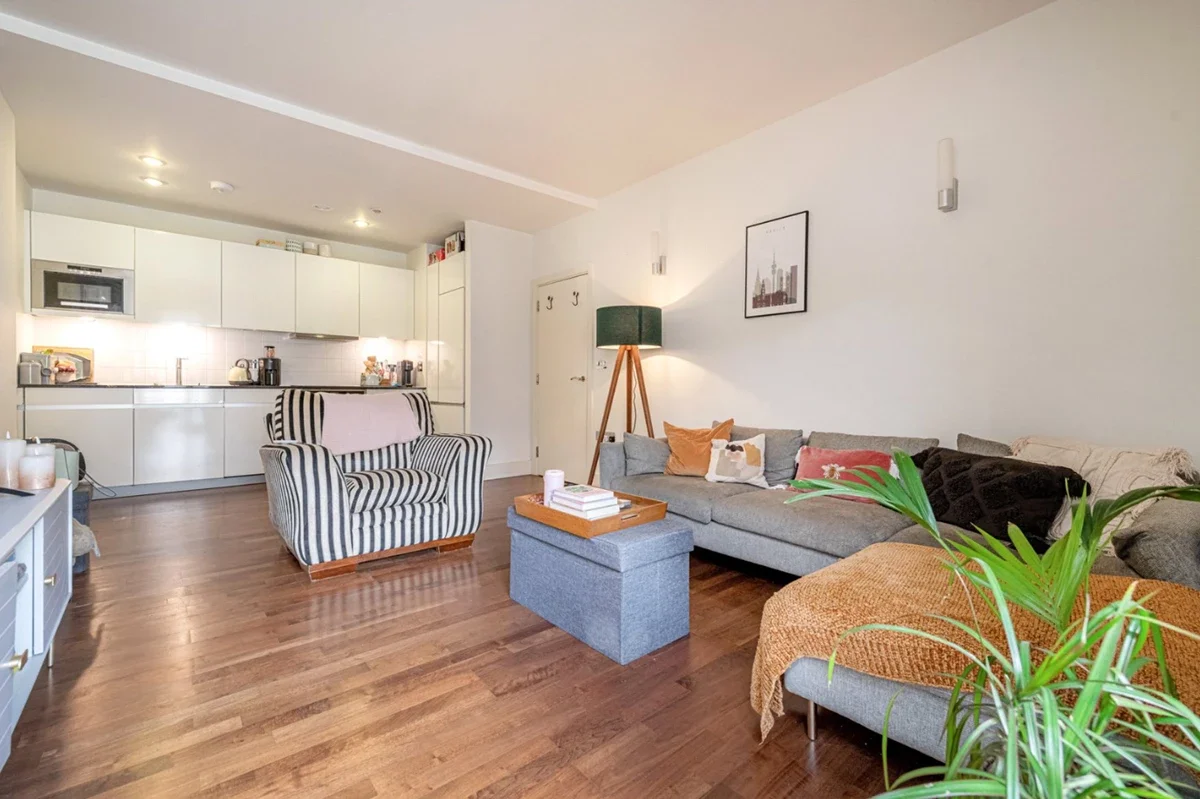 Flat Caledonian Road in Greater London
